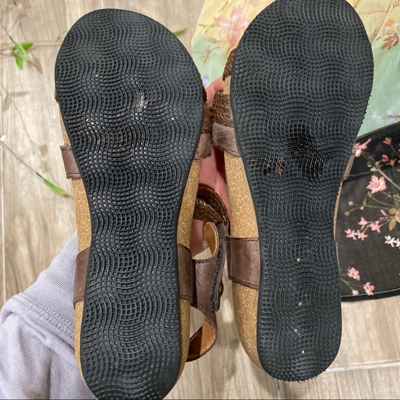 Taos brown woven leather trulie sandals - Picture 6 of 6